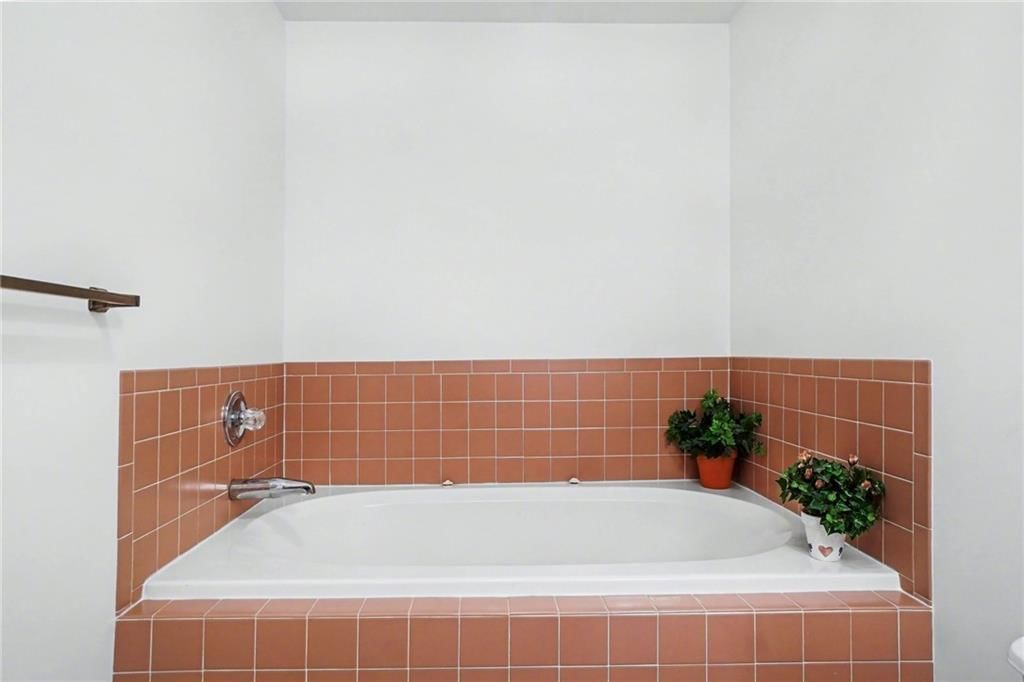 1109 S Catalpa Street — photo 38