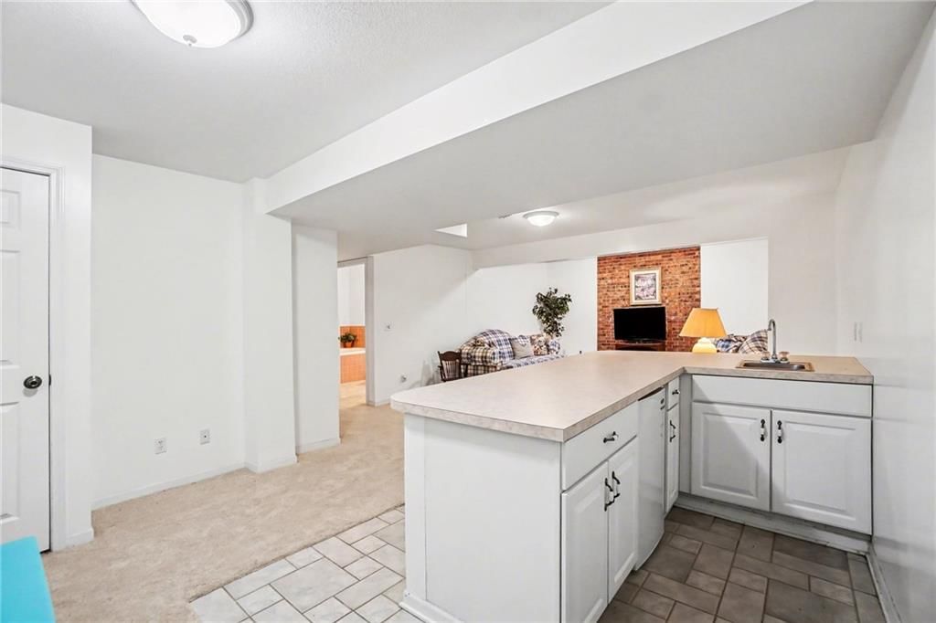 1109 S Catalpa Street — photo 43