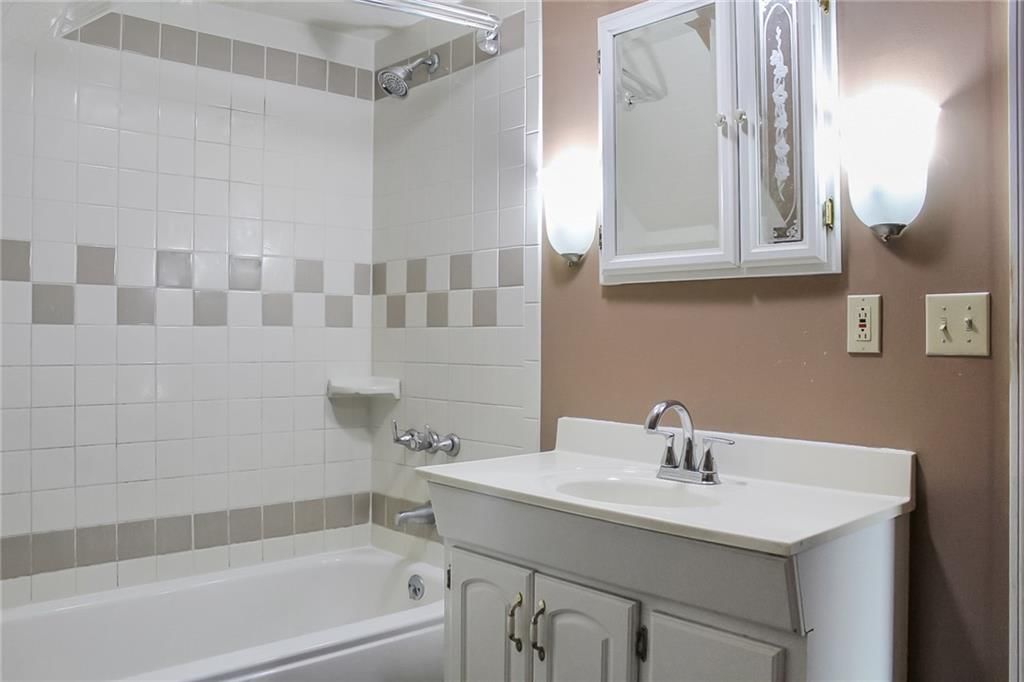 511 W 22nd Street — photo 31
