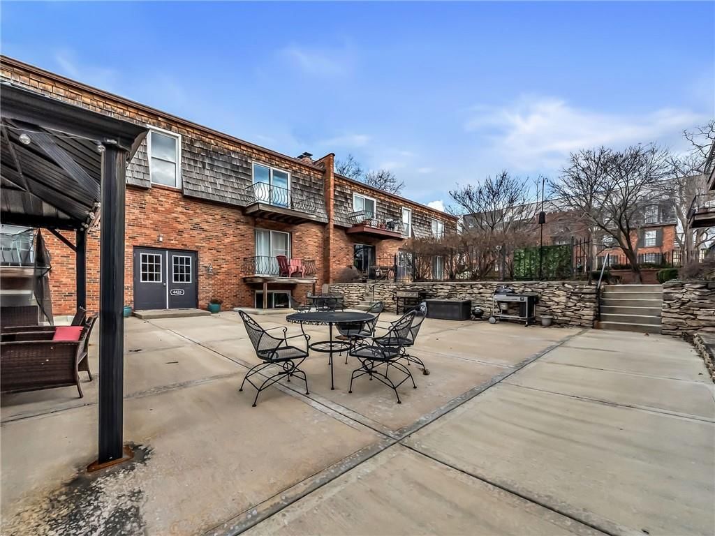 4426 Jarboe Street — photo 2