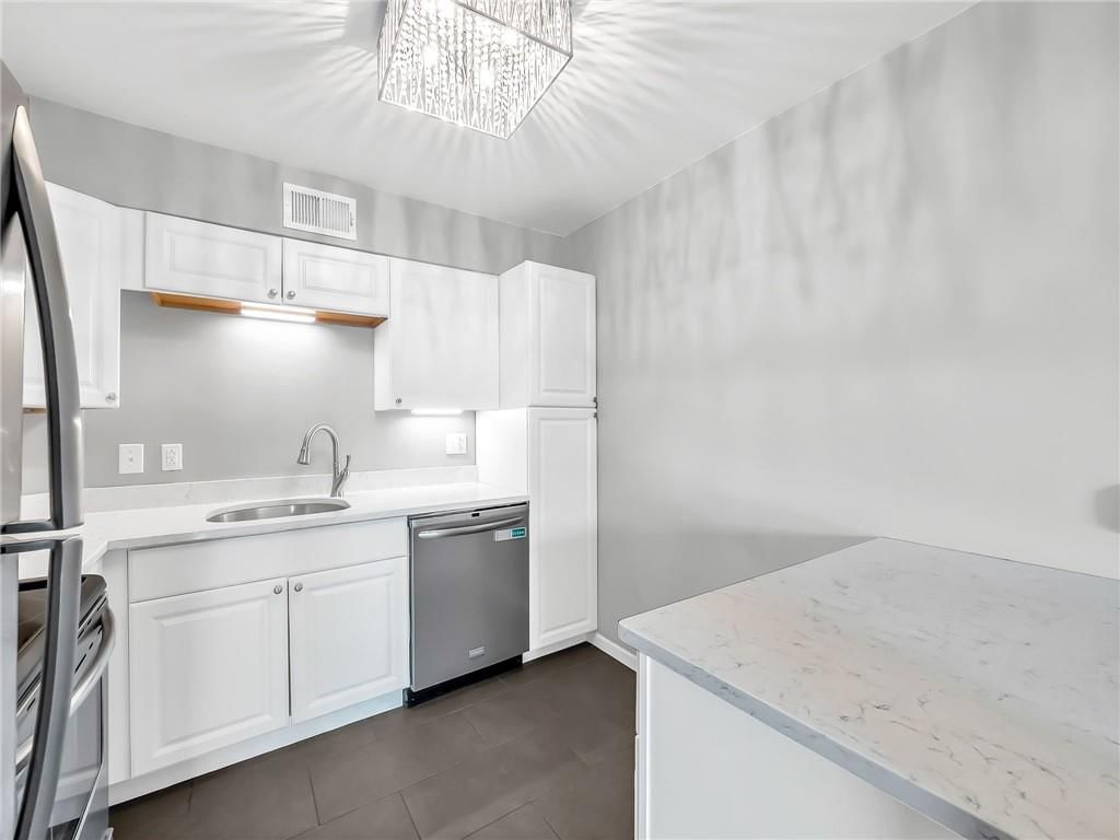 4426 Jarboe Street — photo 10