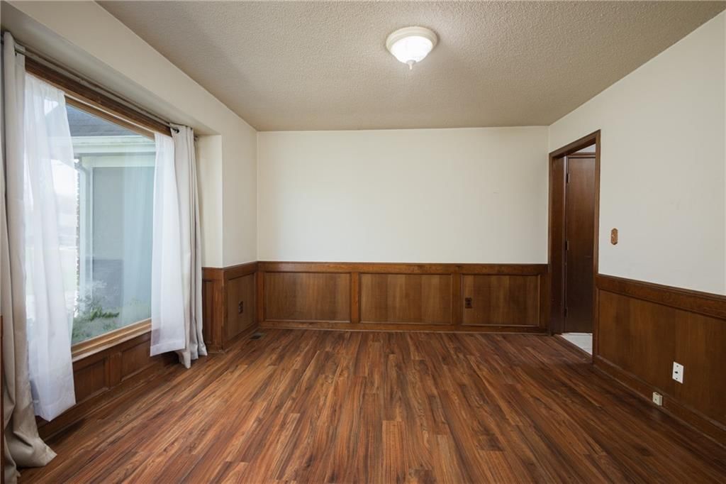 601 E 107th Terrace — photo 8