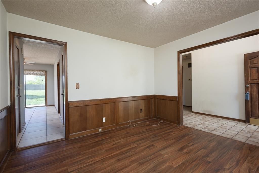 601 E 107th Terrace — photo 10