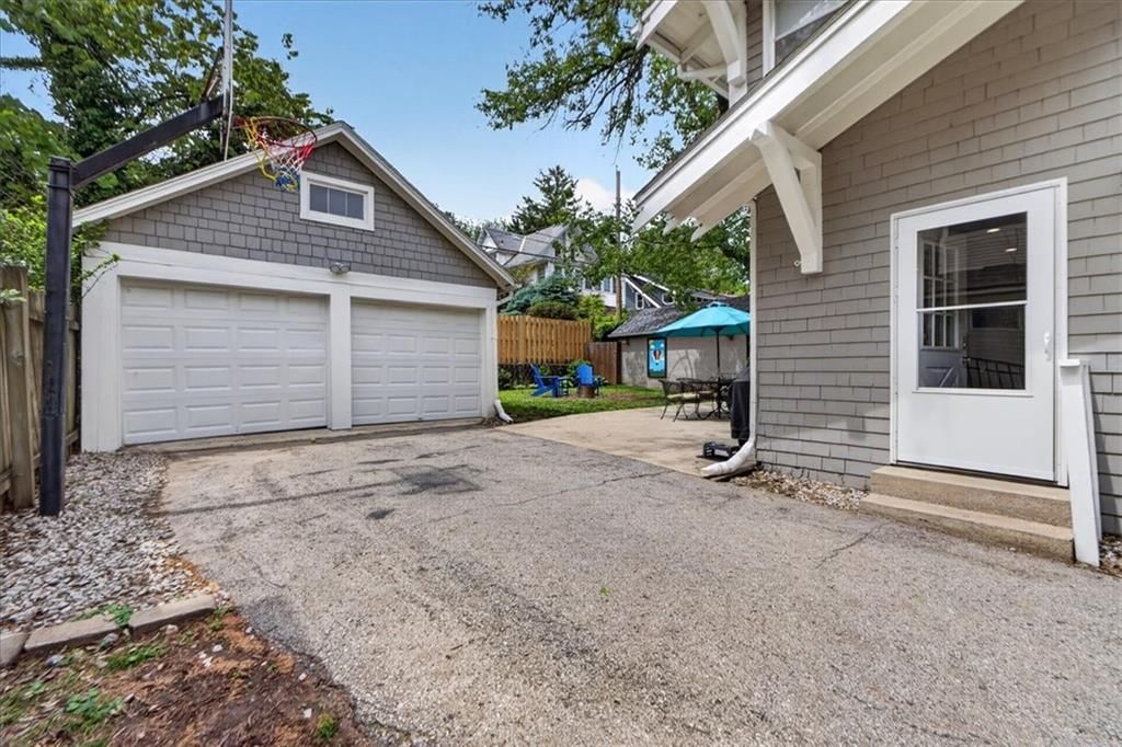 5820 WYANDOTTE Street — photo 32
