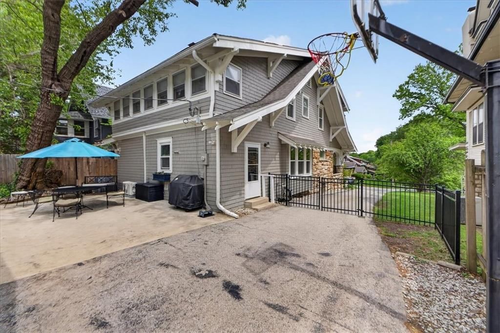 5820 WYANDOTTE Street — photo 35