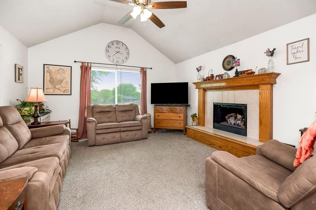 1821 SE Kenwood Drive — photo 4