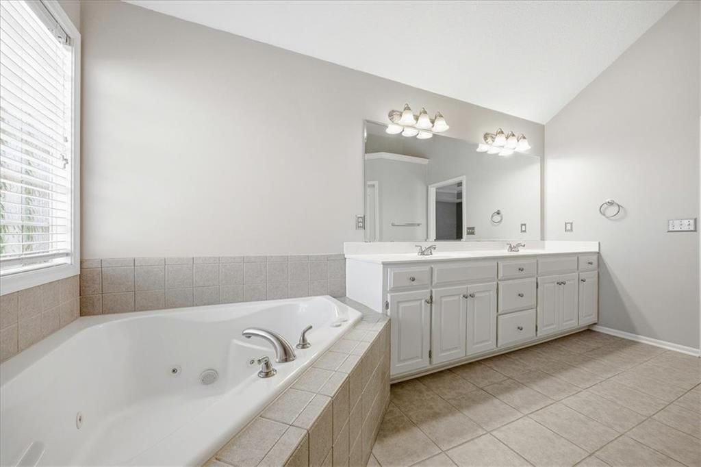 5117 W 162nd Street — photo 19