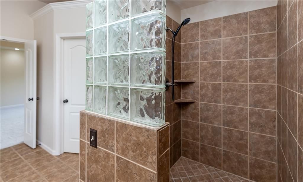 15618 S Hallet Street — photo 31