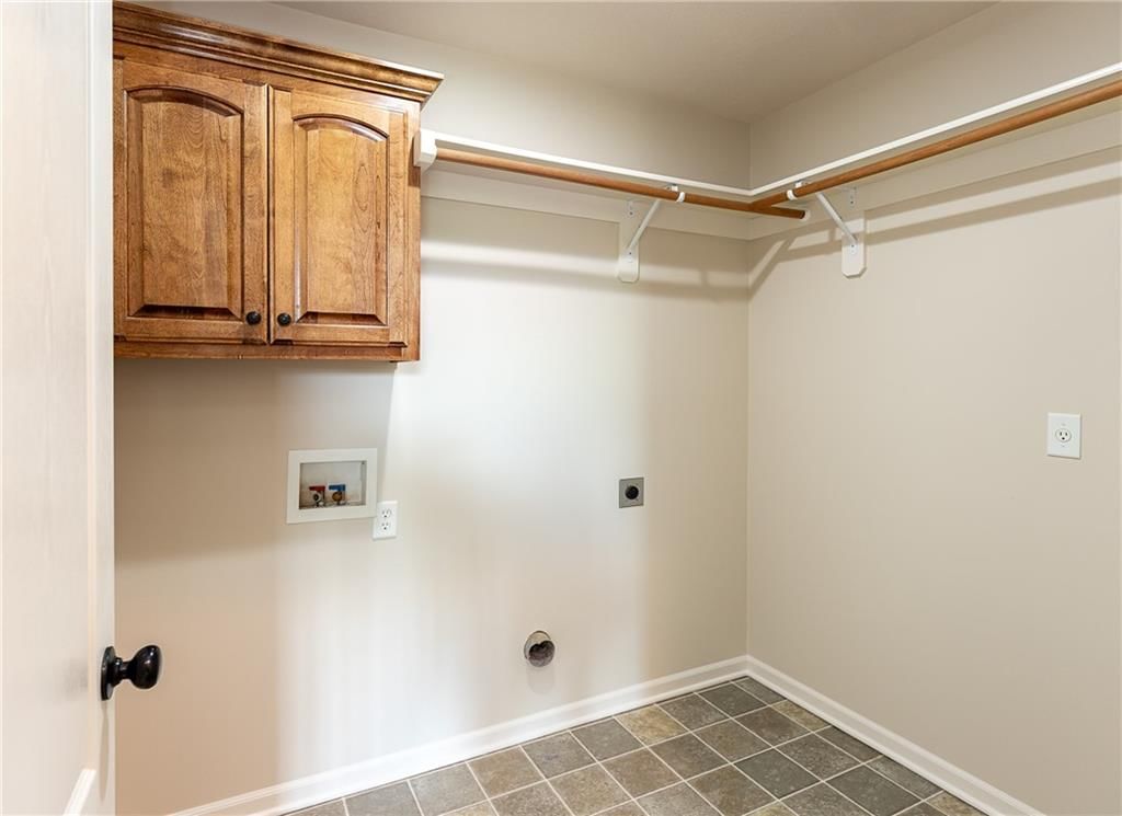 15618 S Hallet Street — photo 33