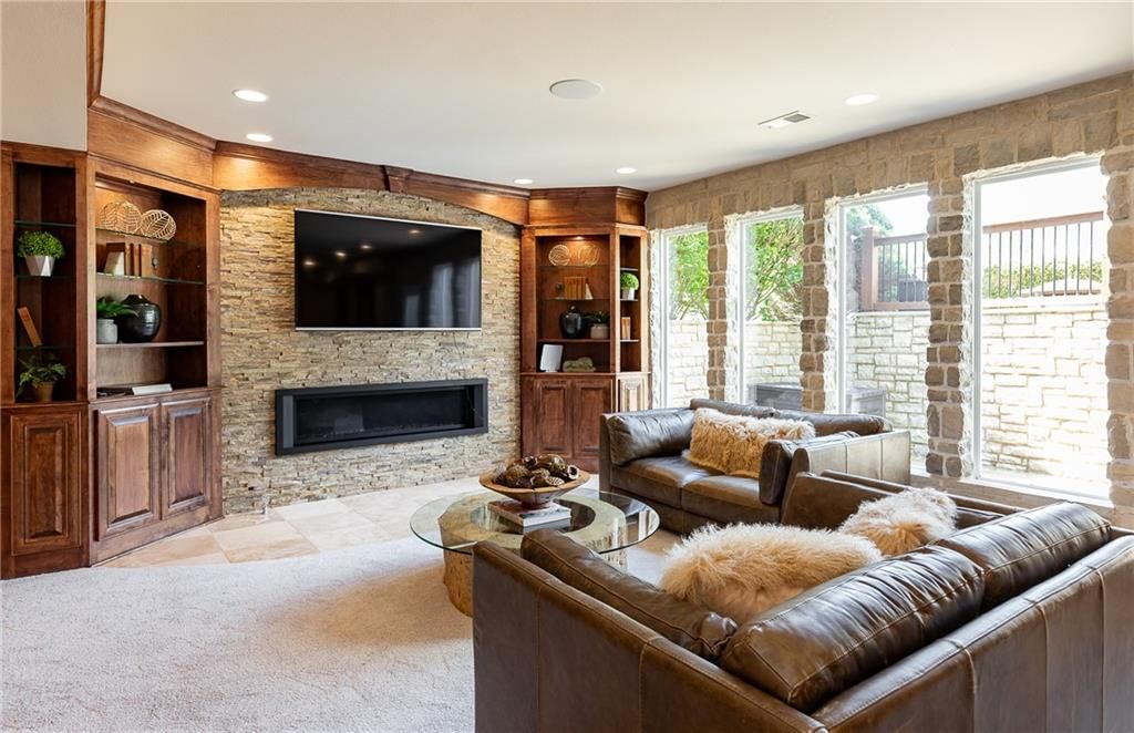 15618 S Hallet Street — photo 47