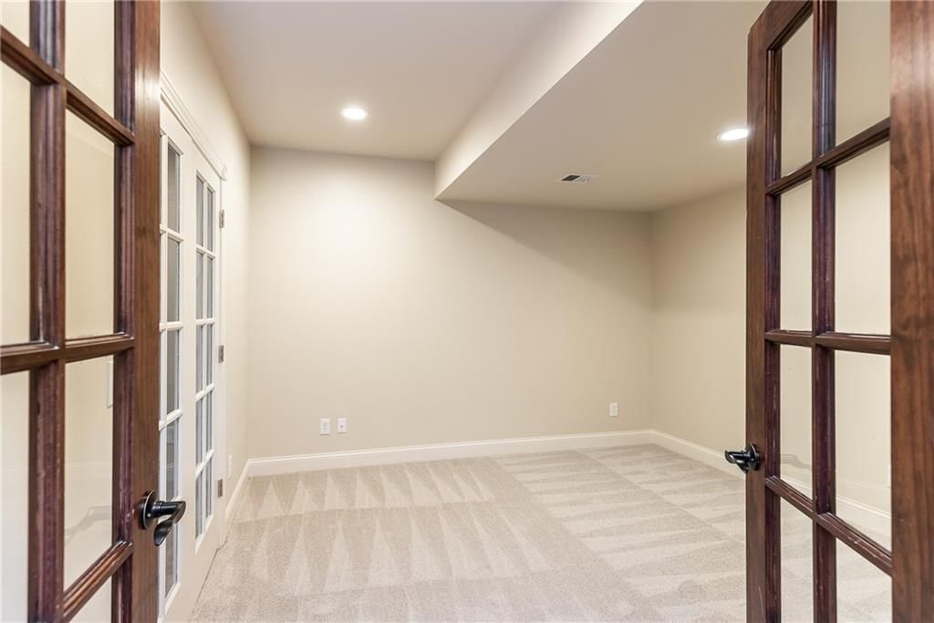 15618 S Hallet Street — photo 51