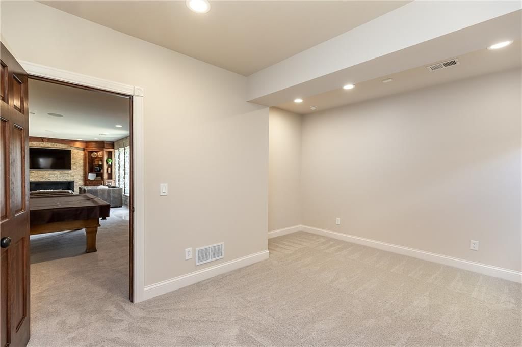 15618 S Hallet Street — photo 54