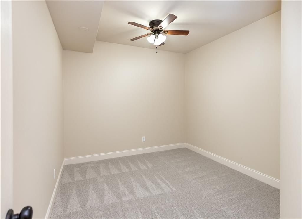 15618 S Hallet Street — photo 55