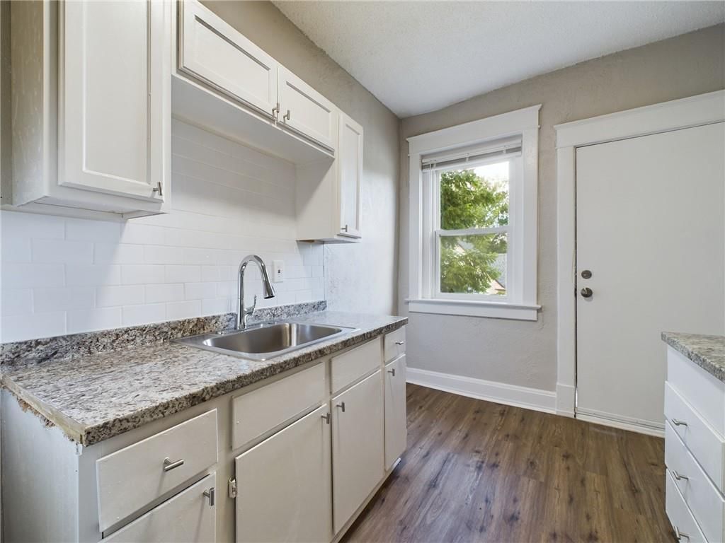 2416 E 22nd Street — photo 10