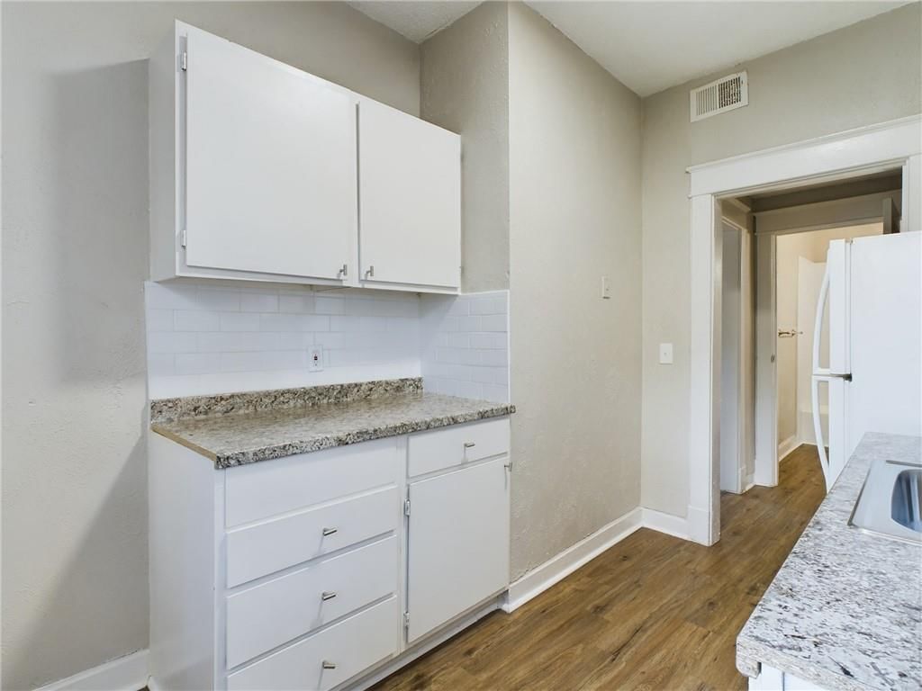 2416 E 22nd Street — photo 12