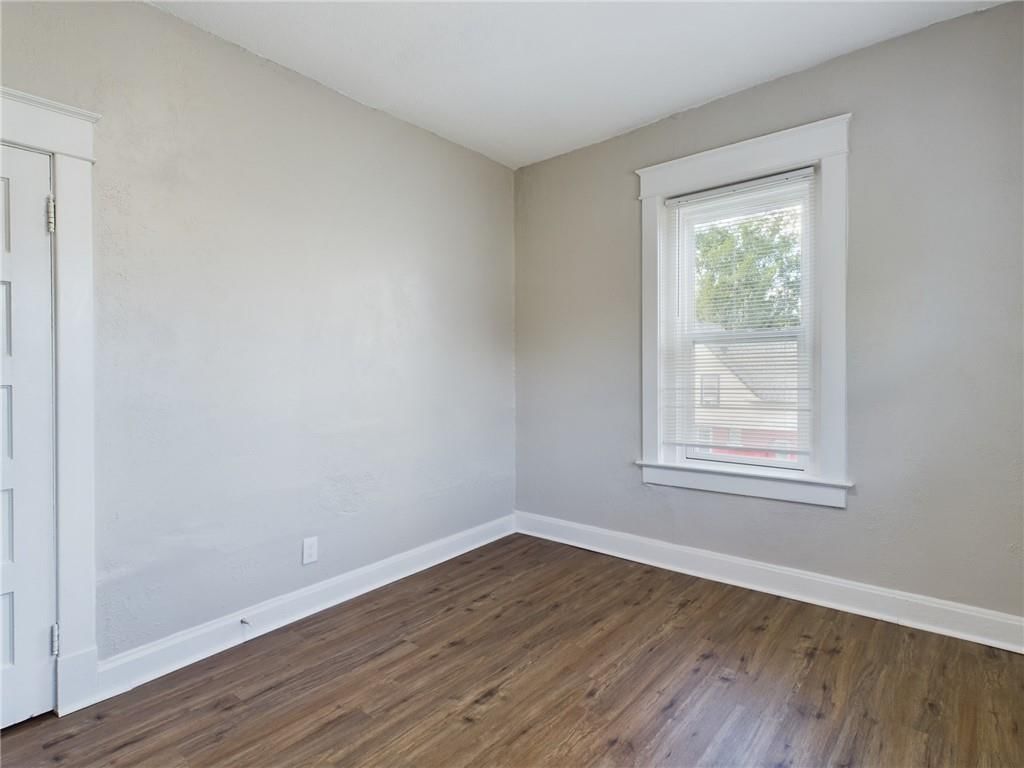 2416 E 22nd Street — photo 14