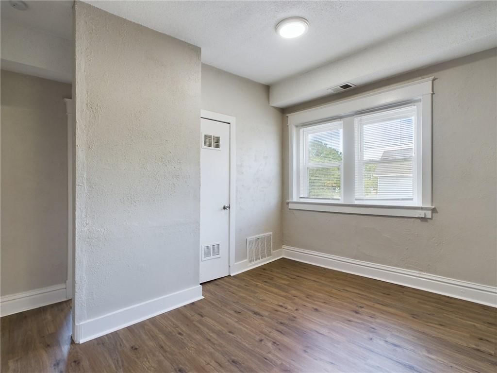 2416 E 22nd Street — photo 15