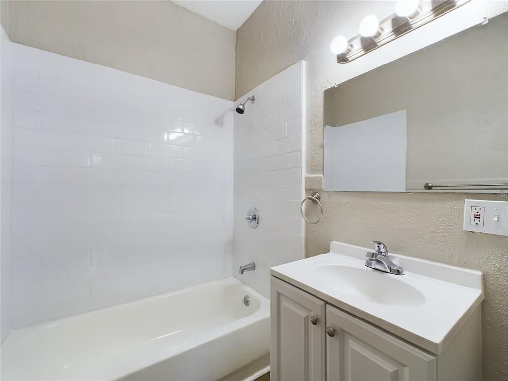 2416 E 22nd Street — photo 16