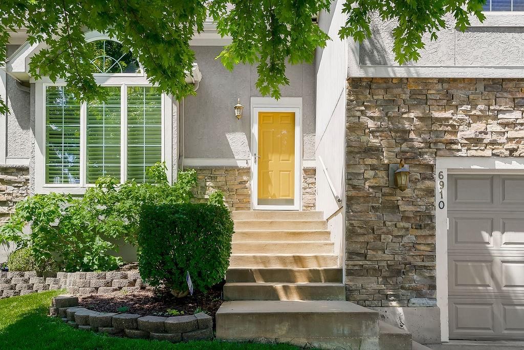 6910 Roundtree Street — photo 2
