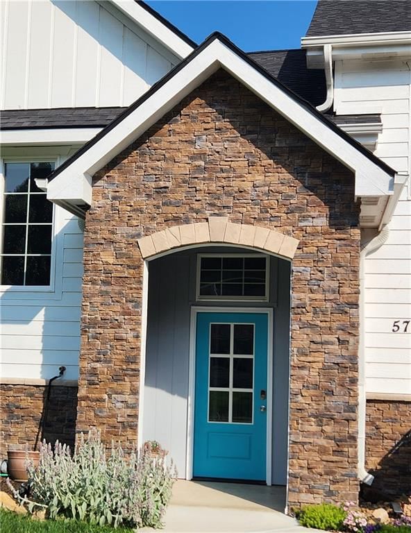 5716 NW Creekview Drive — photo 2