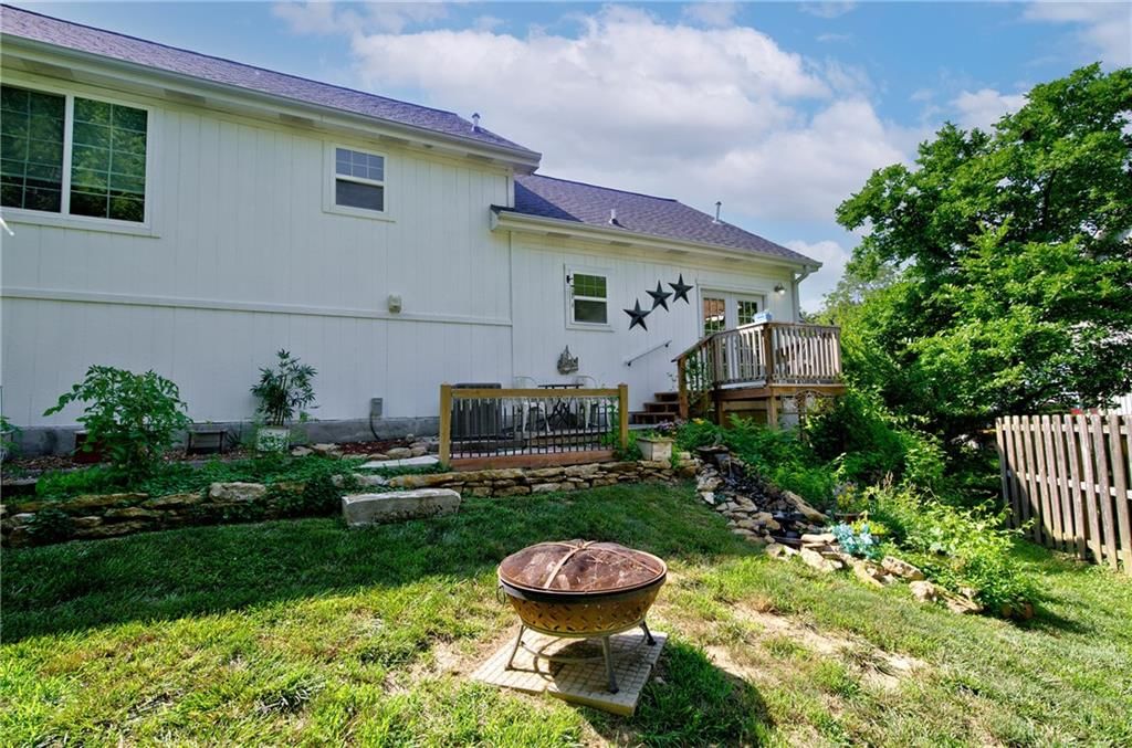 5716 NW Creekview Drive — photo 5