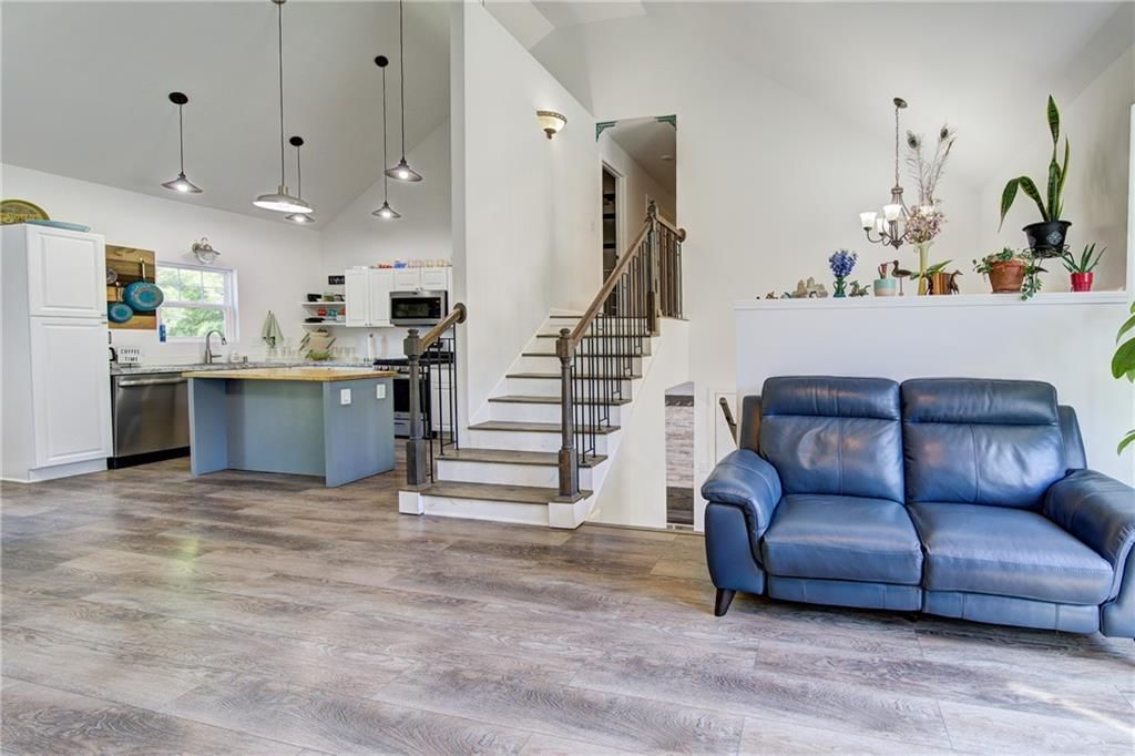 5716 NW Creekview Drive — photo 9