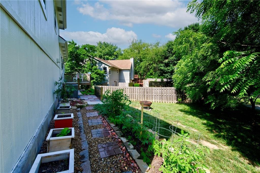5716 NW Creekview Drive — photo 32