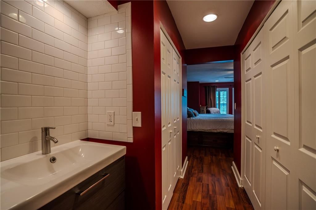 2007 E 60TH Terrace — photo 25
