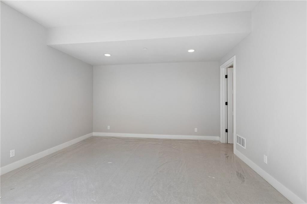 13721 Pembroke Lane — photo 32