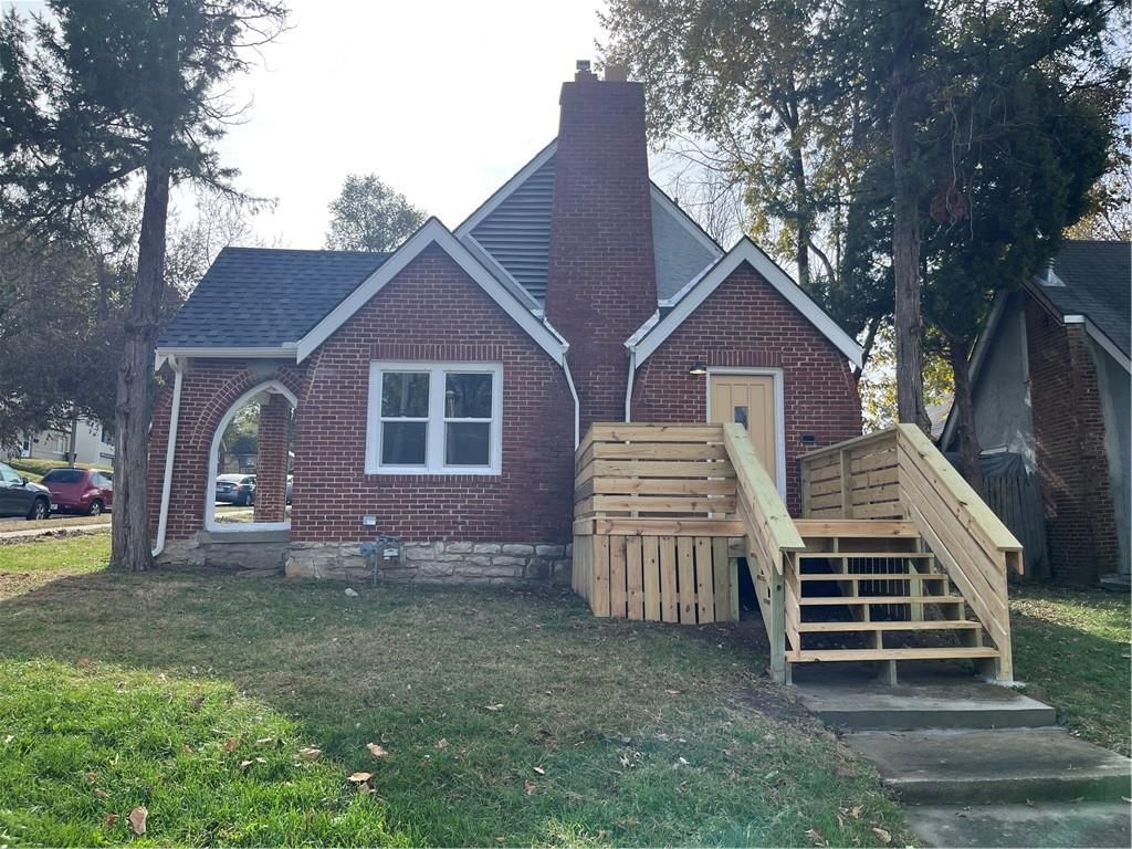 2819 E 63rd Street — photo 2