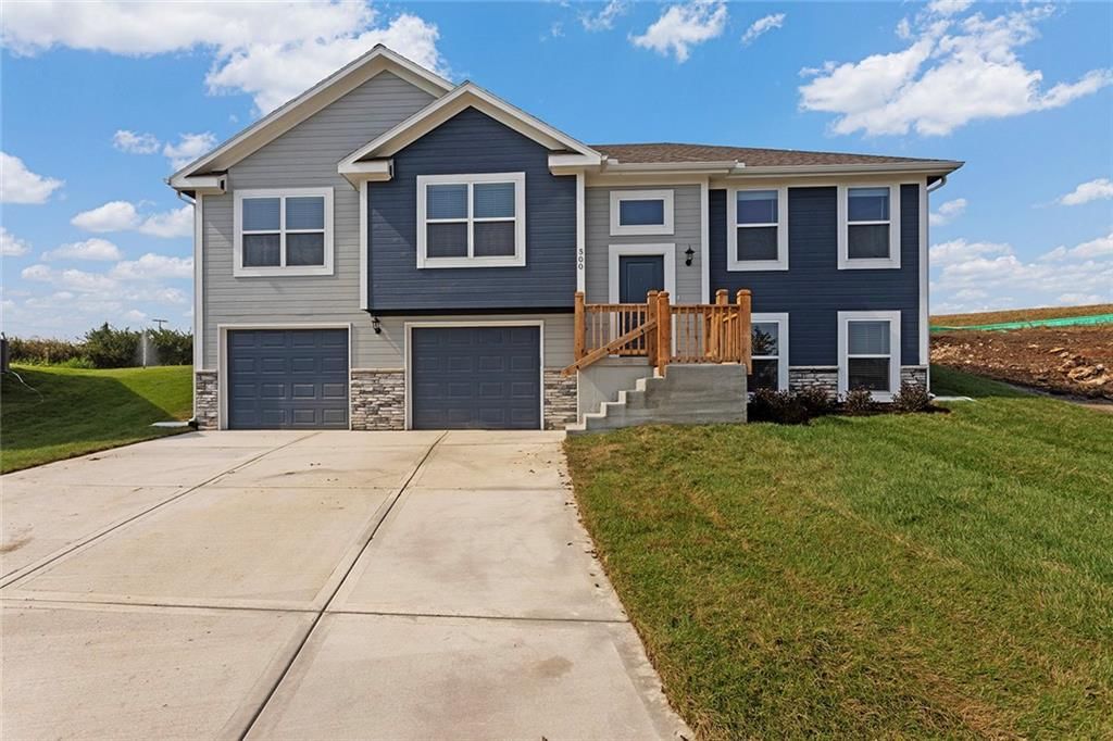 607 Foxglove Lane — photo 1