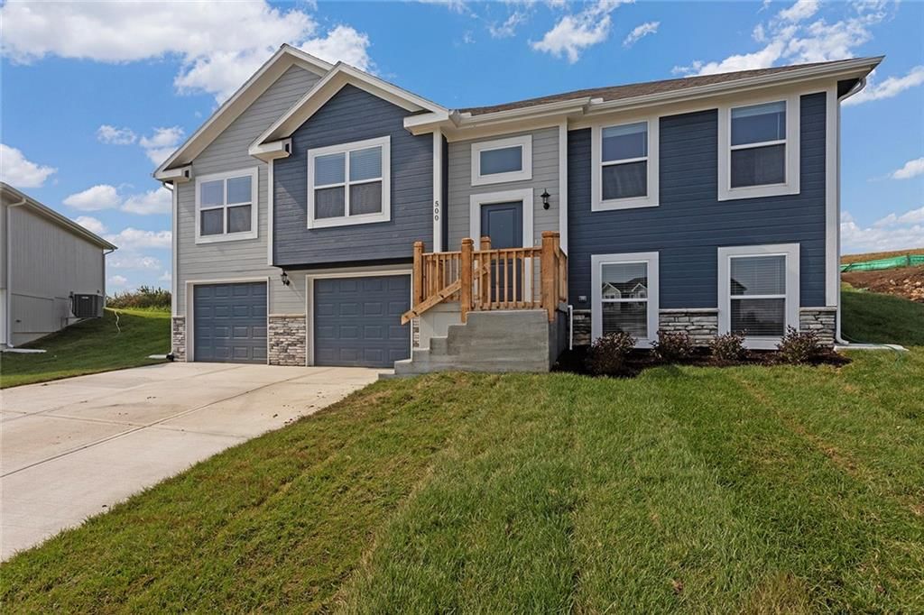 607 Foxglove Lane — photo 2