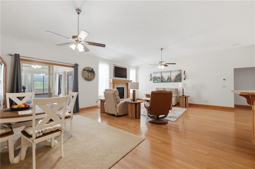 2126 NE Sparta Drive — photo 6