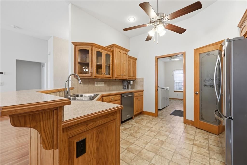 2126 NE Sparta Drive — photo 9
