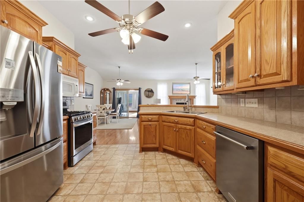 2126 NE Sparta Drive — photo 11