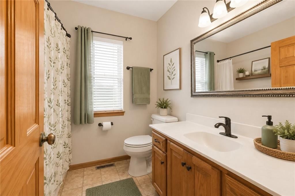2126 NE Sparta Drive — photo 22