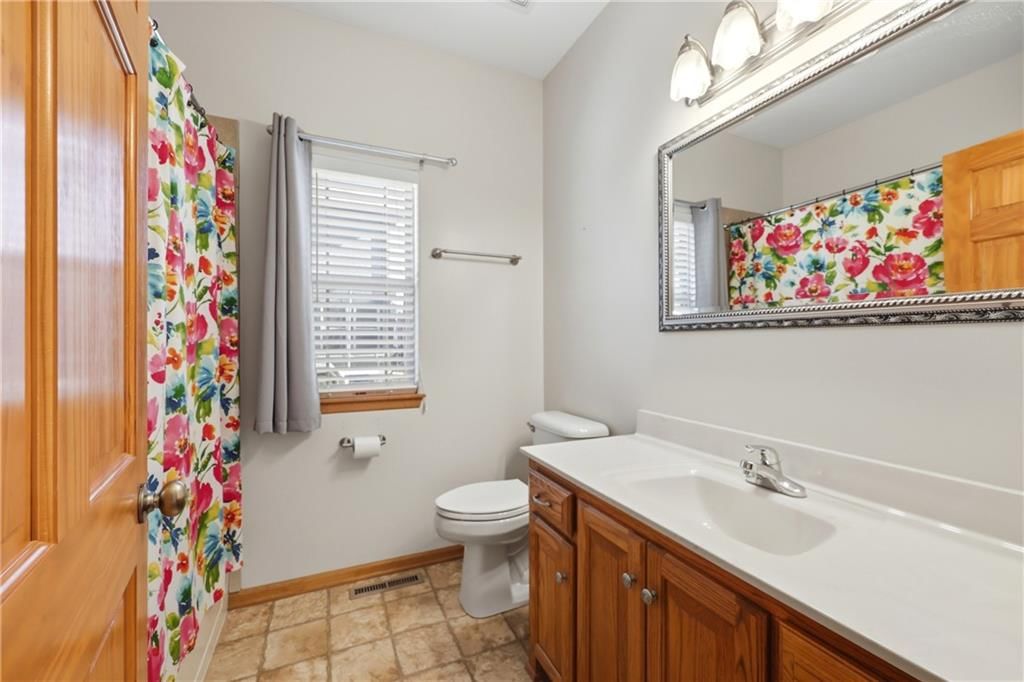 2126 NE Sparta Drive — photo 23