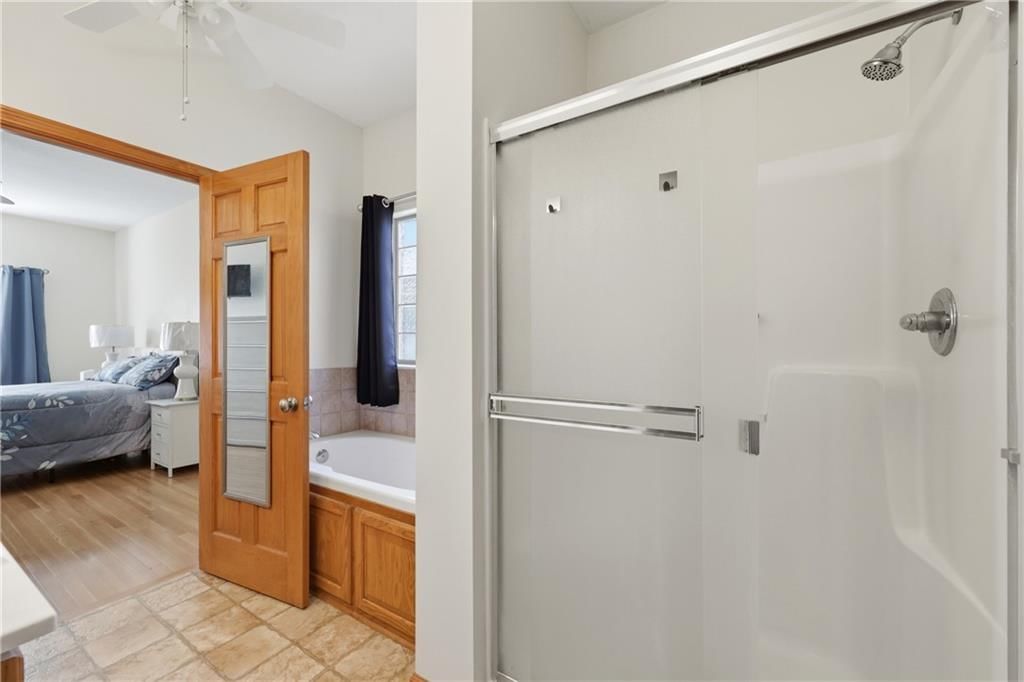 2126 NE Sparta Drive — photo 29