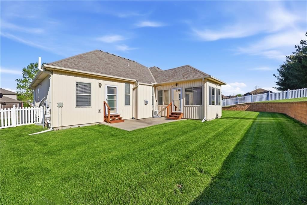 2126 NE Sparta Drive — photo 38