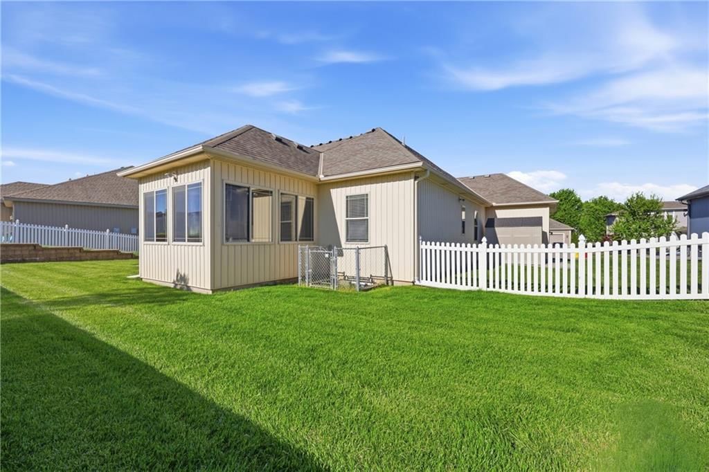 2126 NE Sparta Drive — photo 39