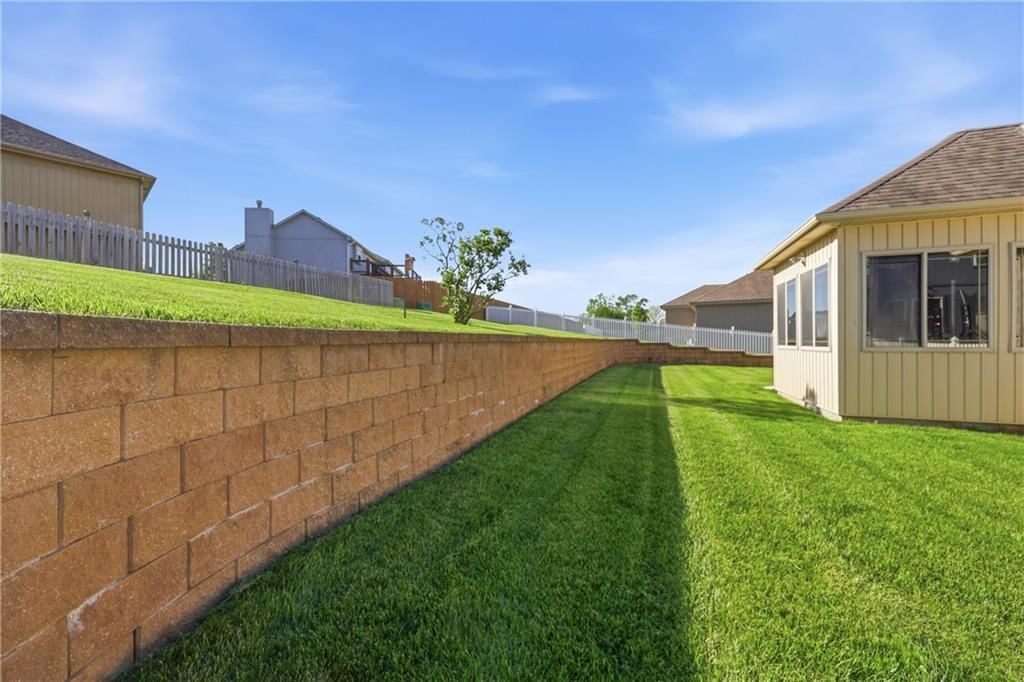 2126 NE Sparta Drive — photo 40