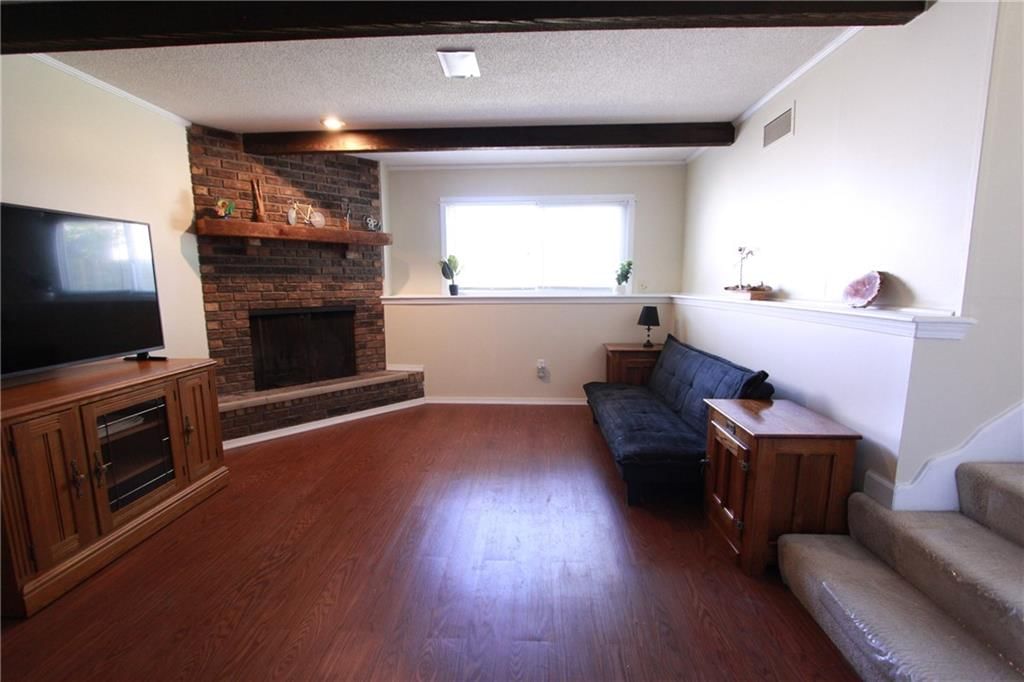 1610 E Cedar Place — photo 2