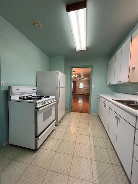101 E 80th Terrace — photo 15