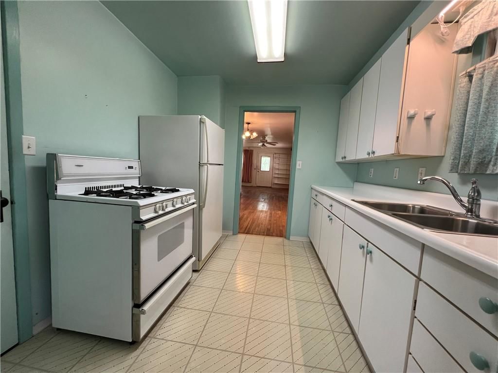 101 E 80th Terrace — photo 16