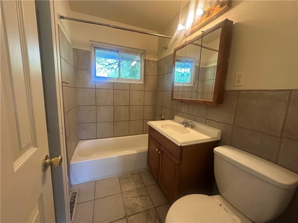 4714 Norton Avenue — photo 5