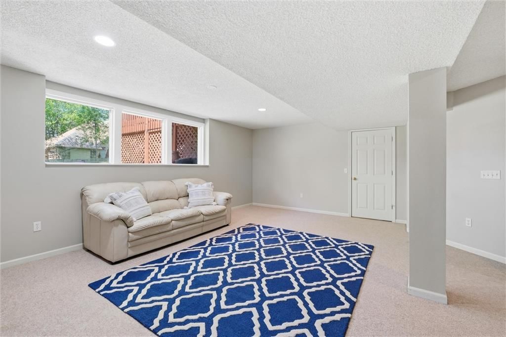 8016 N Chatham Avenue — photo 32