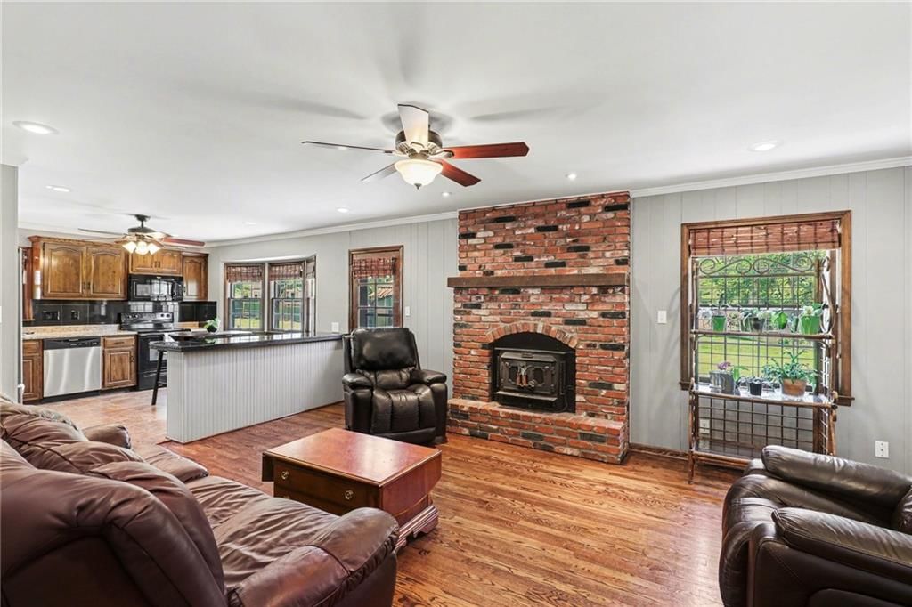 12931 Smalley Avenue — photo 7