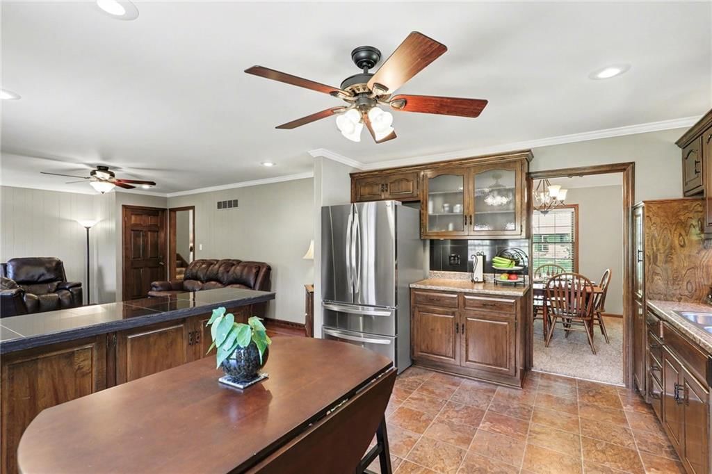 12931 Smalley Avenue — photo 10