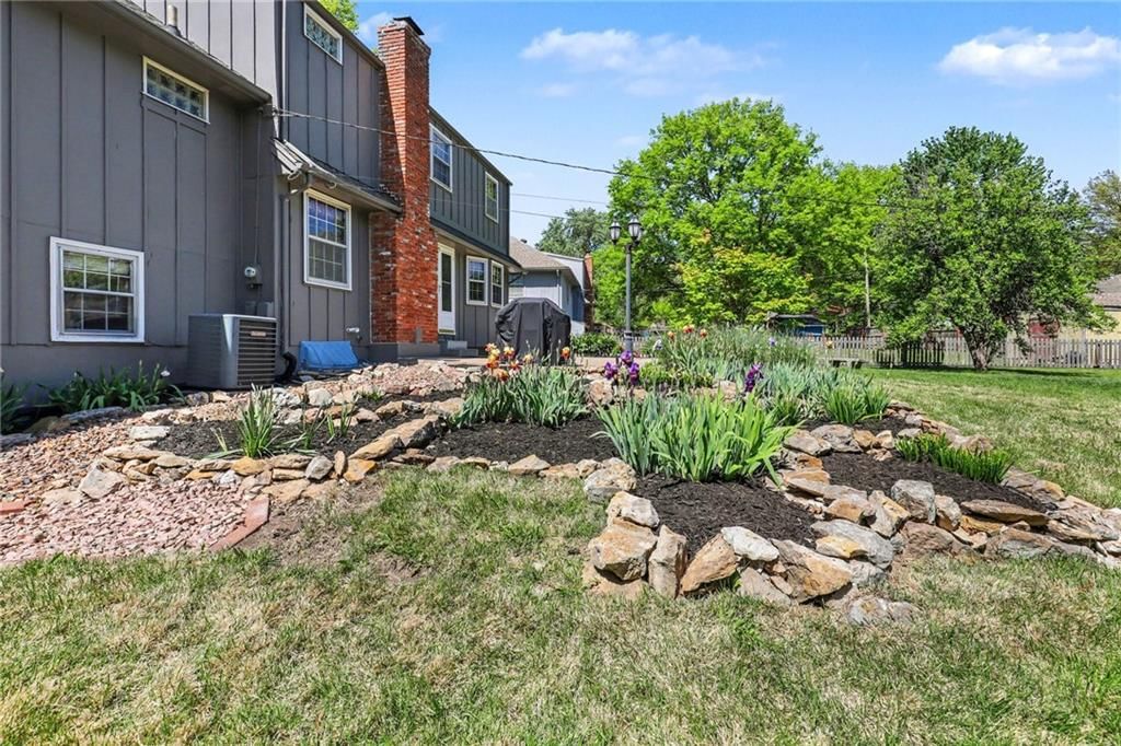 12931 Smalley Avenue — photo 28