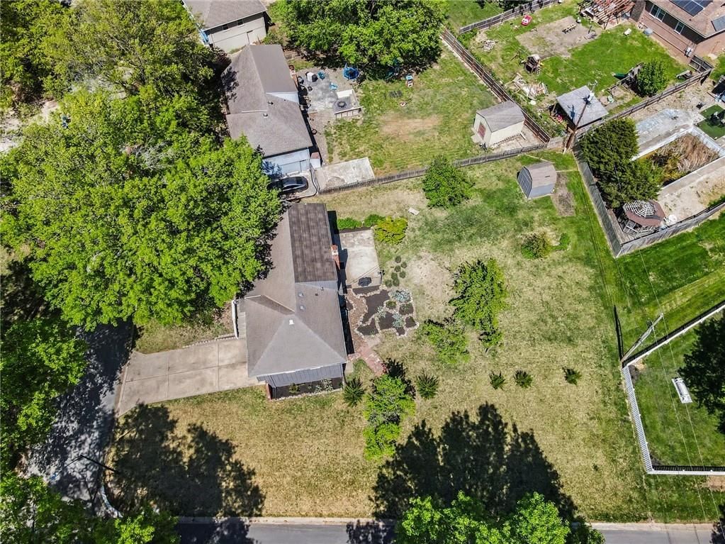 12931 Smalley Avenue — photo 32